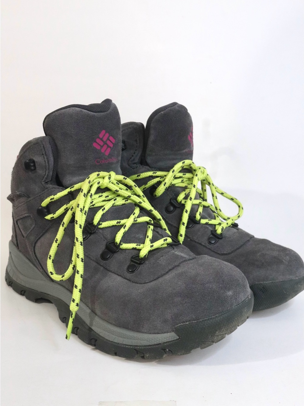 Columbia Yoncalla waterproof hiking boots Gray suede w neon yellow laces Size 8
